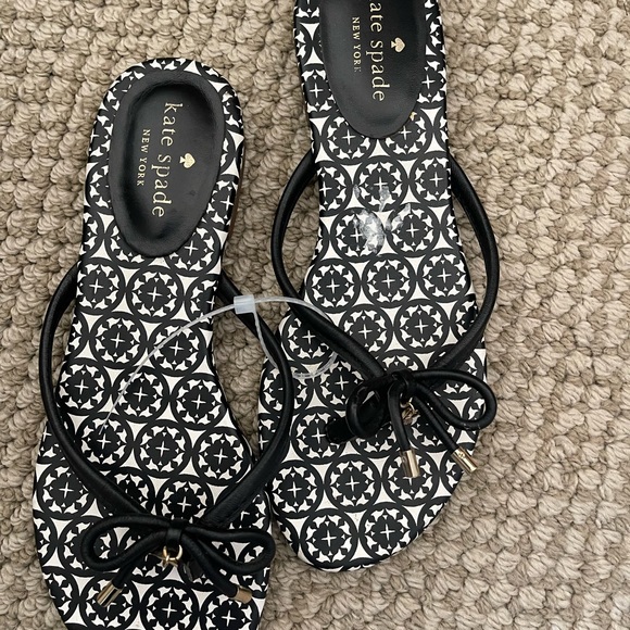 Brand new Kate Spade flip flops, never worn, size 7.5 - Picture 6 of 7